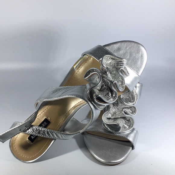 NWOT Alexa Marie Silver Sandals (B2031) - Picture 1 of 8